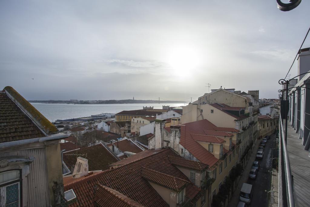 Апартаменты Breathtaking River View In Alfama Лиссабон Экстерьер фото