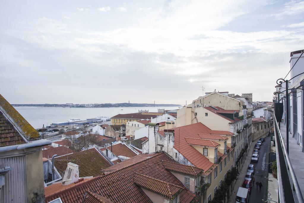 Апартаменты Breathtaking River View In Alfama Лиссабон Экстерьер фото